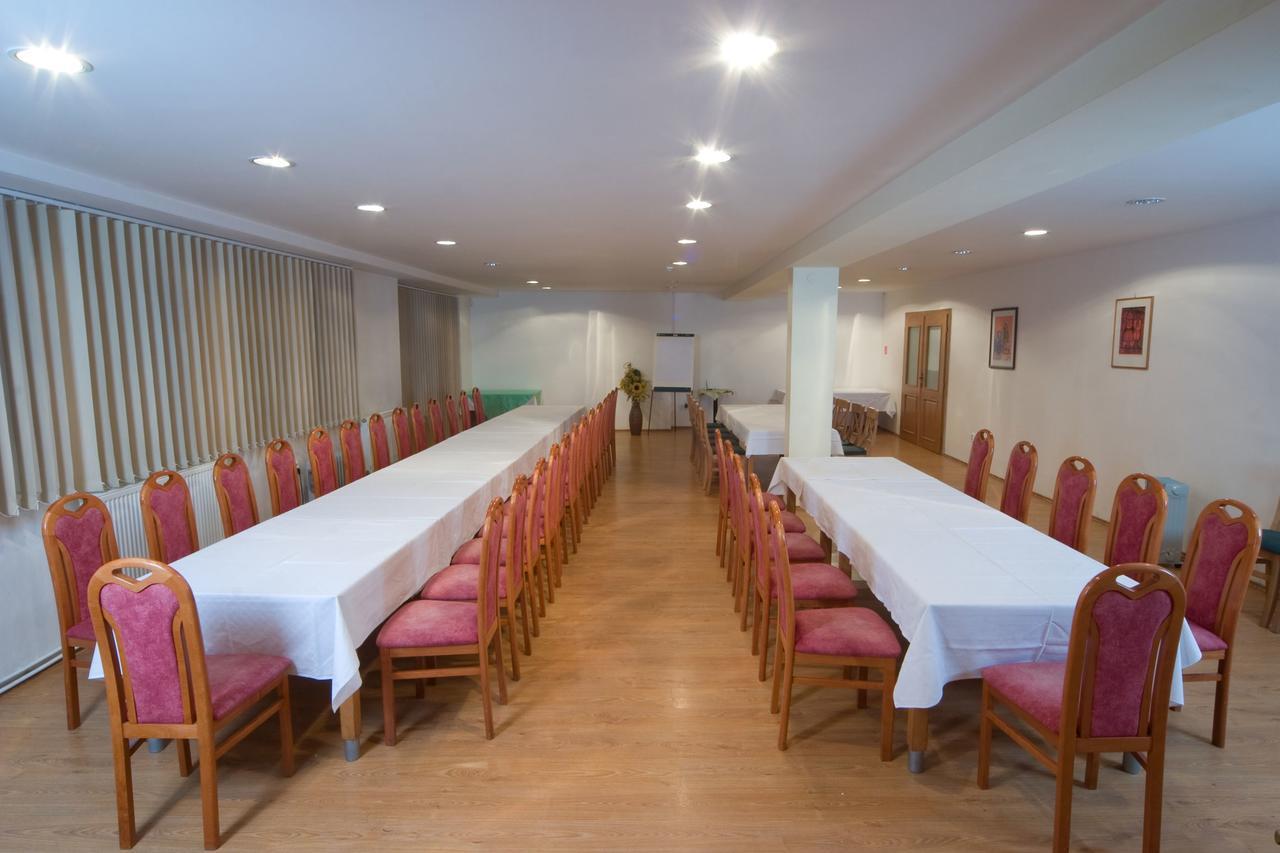 Park Hotel Cingov Smizany Exterior photo